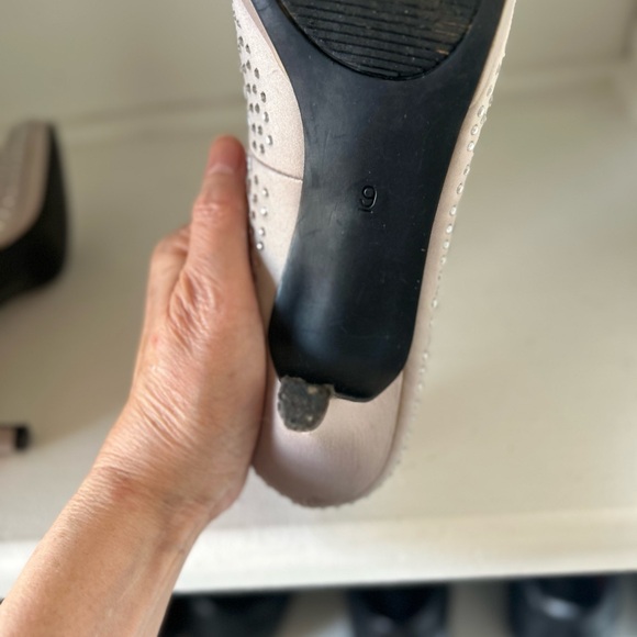 KELLY & KATIE Pumps with Rhinestones - Size 9. Ready for Holidays! Silver. VGUC. - Picture 7 of 7